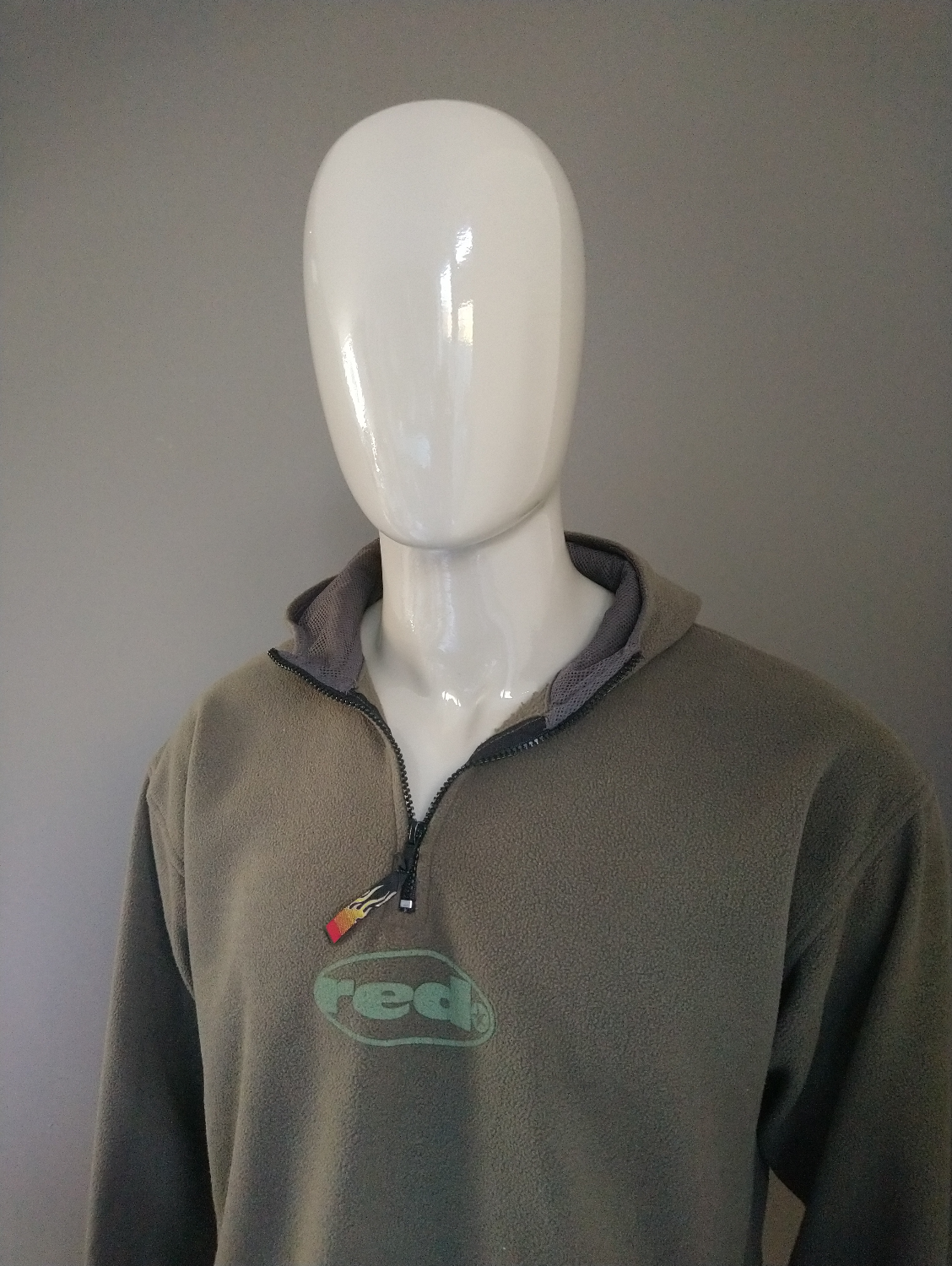 Red fleece hoodie with zipper. Green colored. Size L.