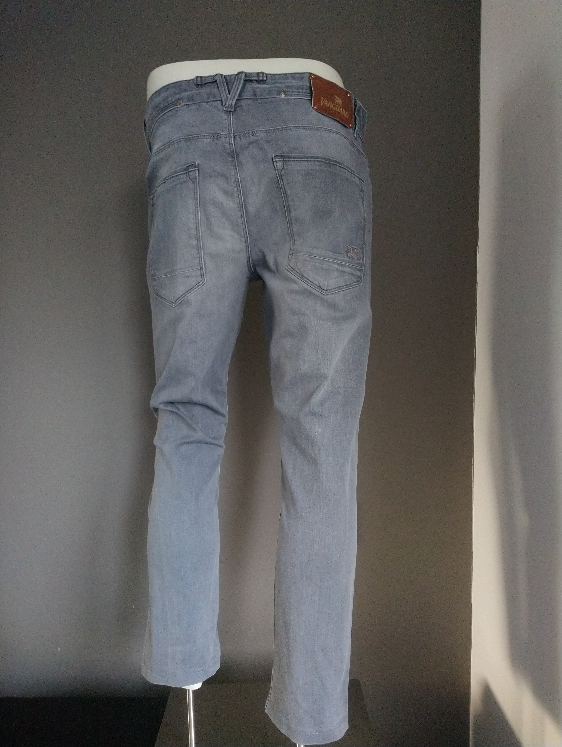 Vanguard jeans. Gray colored. Size W33 - L26. (shortened)