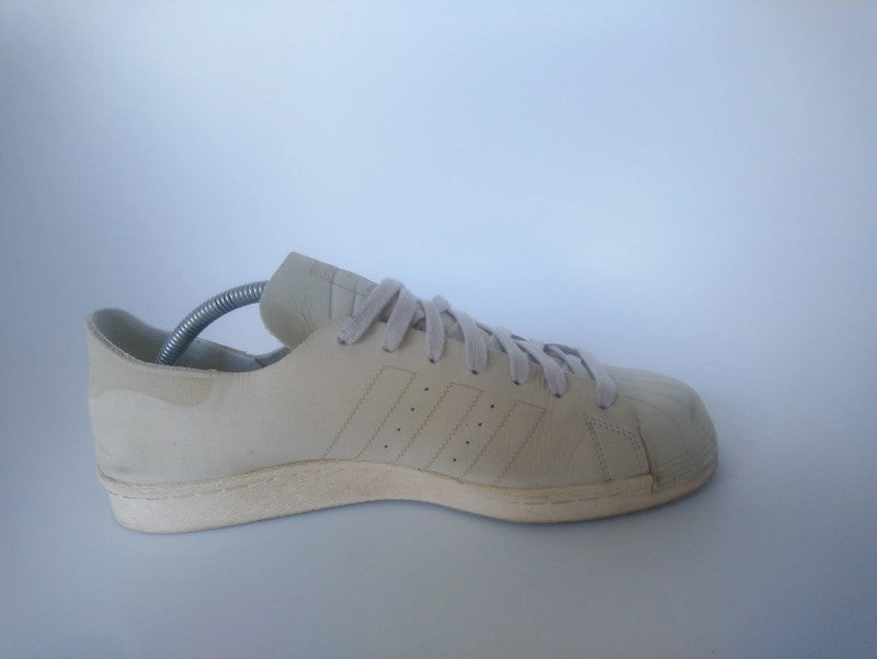 Adidas Original -Sneakers. Beige gefärbt. Größe 44.