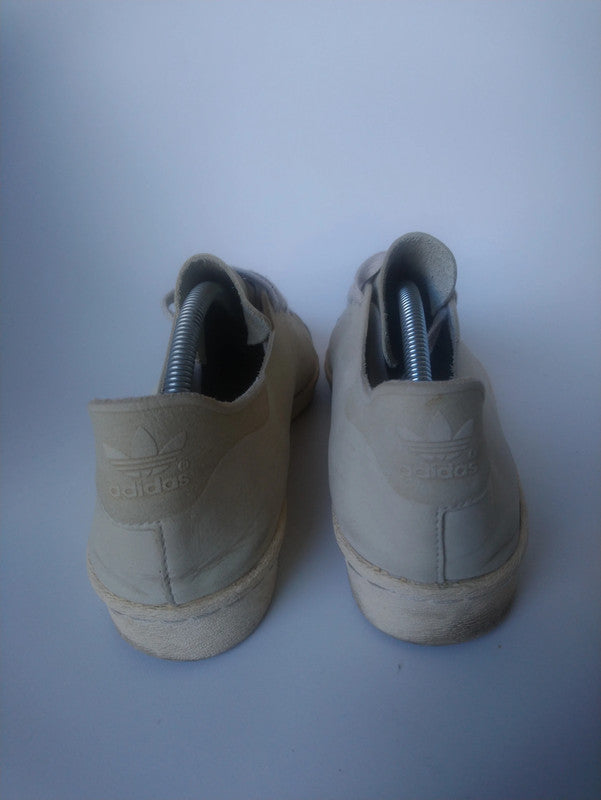 Sneakers originaux Adidas. Coloré beige. Taille 44.