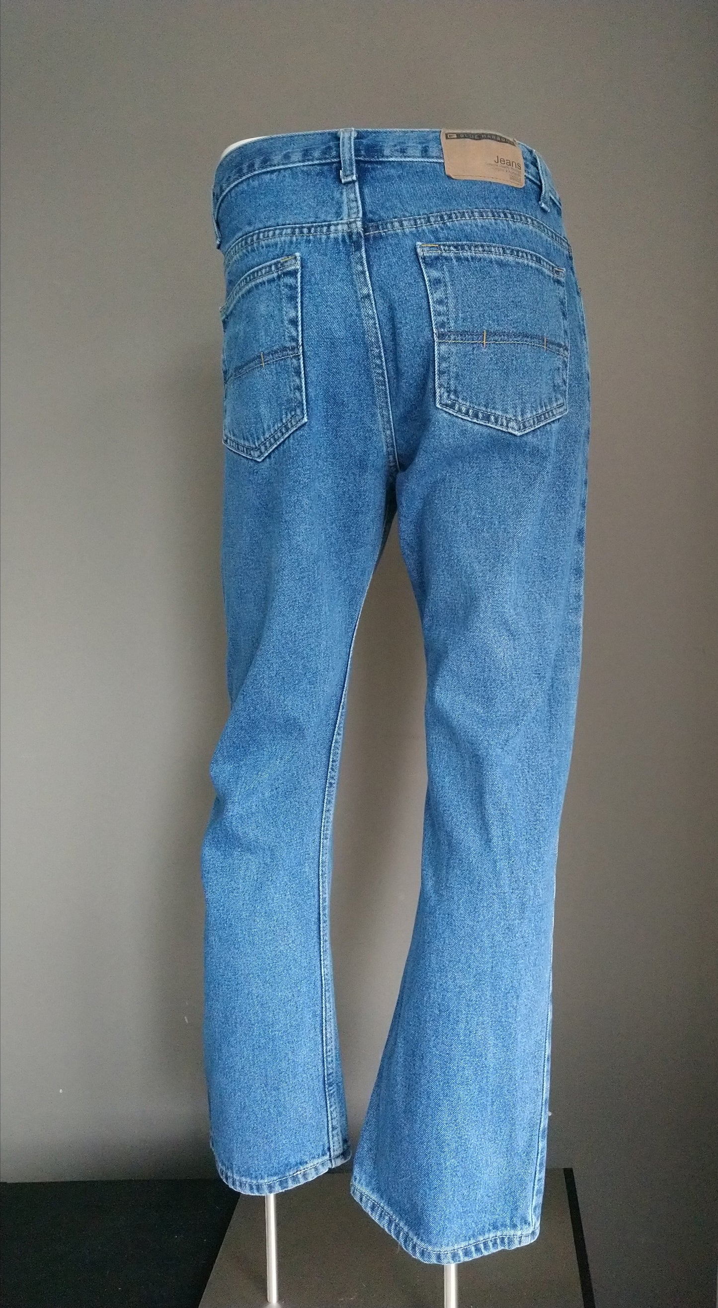 Blue Harbor Jeans. Blue colored. Size W32 - L30.