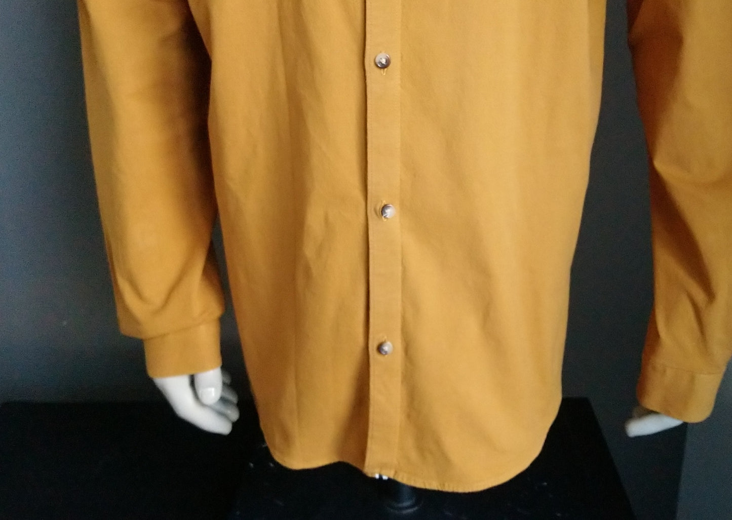 River Island Shirt. Ocher colored yellow. Size XXL / 2XL.