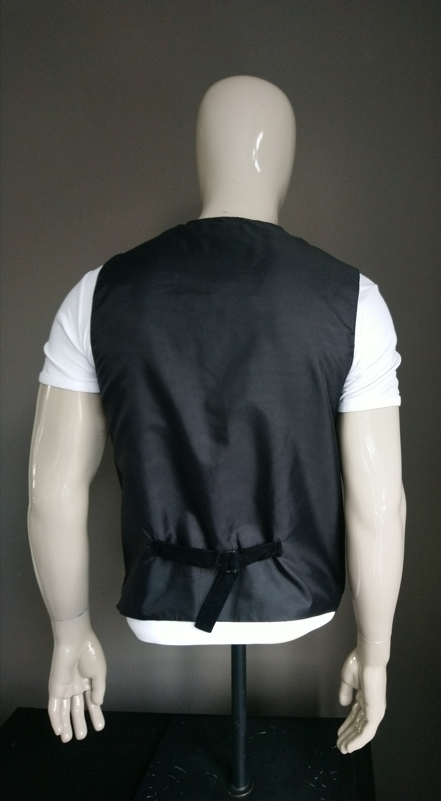 Sequence velvet waistcoat. Black colored. Size M.