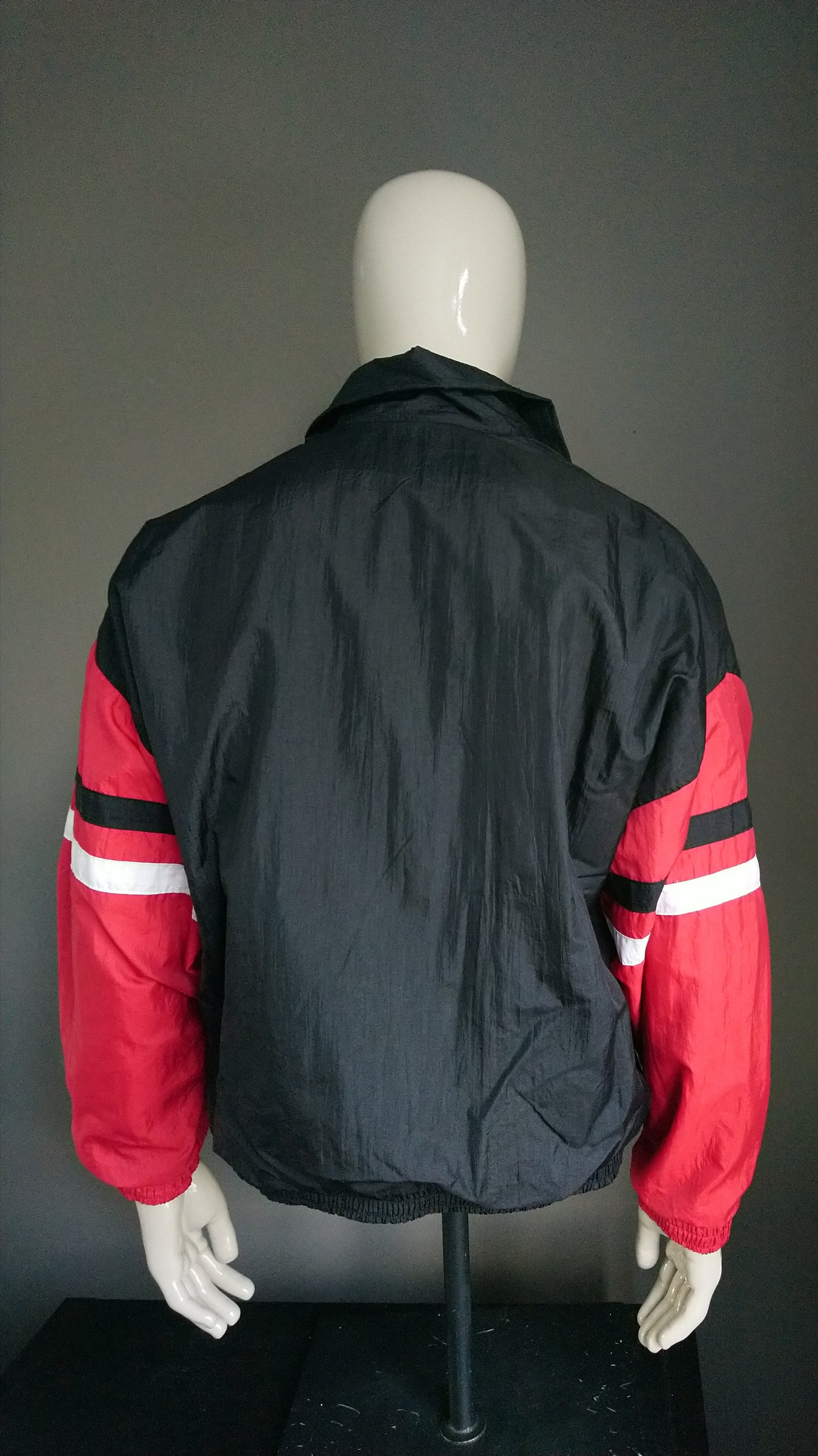Vintage -Konkurrent 80er bis 90er Sportjacke. Rot Schwarz und Weiß gefärbt. Größe L / XL.