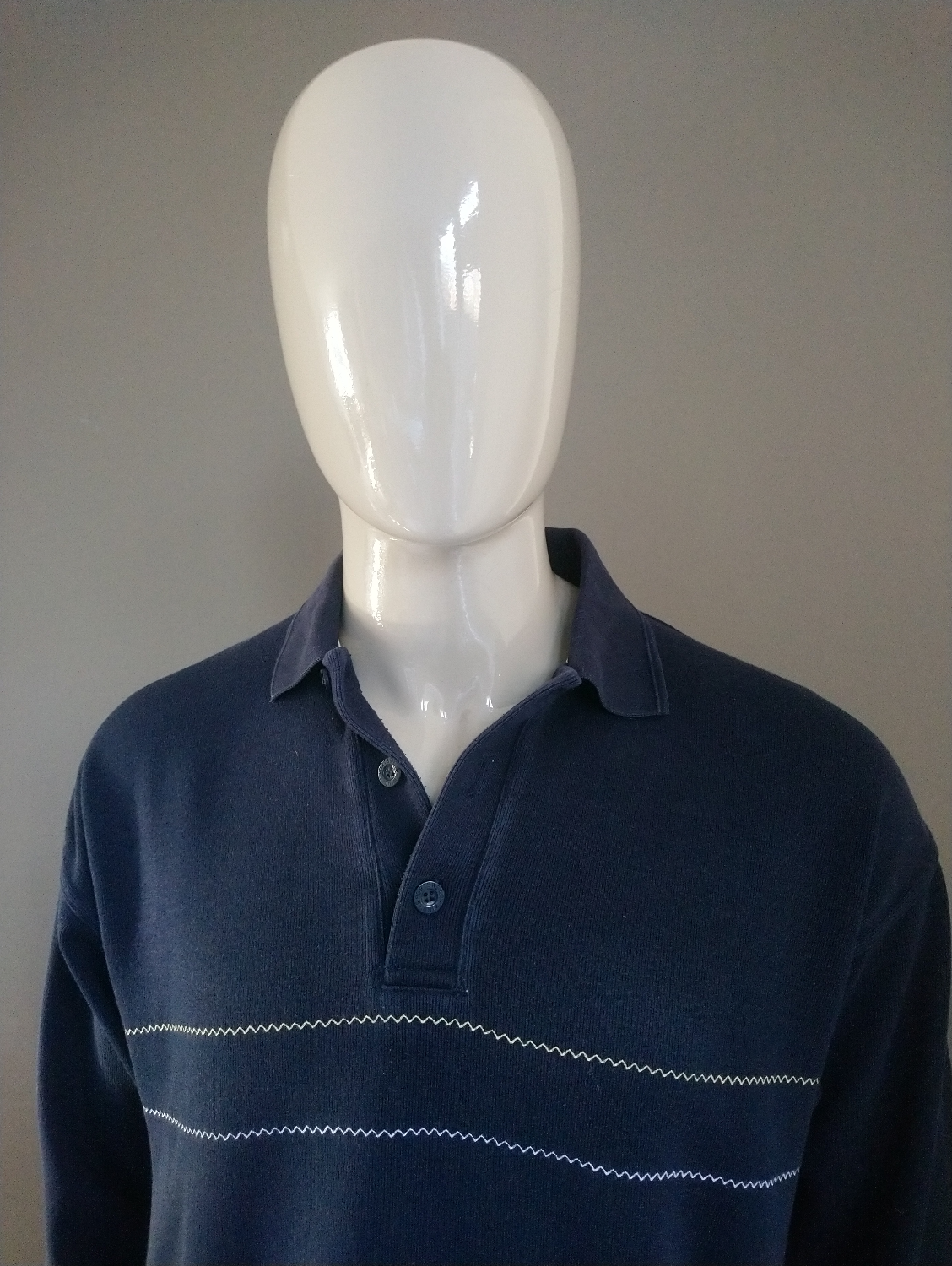 Vintage polo juice. Dark blue colored. Size S. falls wider