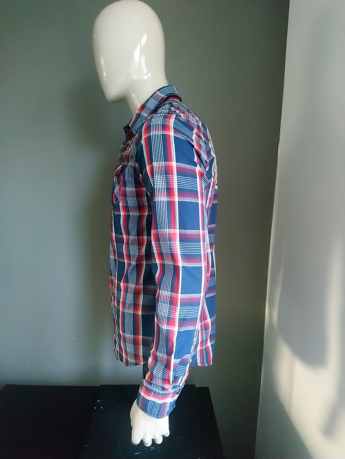 Kaporal shirt. Blue red checkered with applications. Size L. Slim fit.