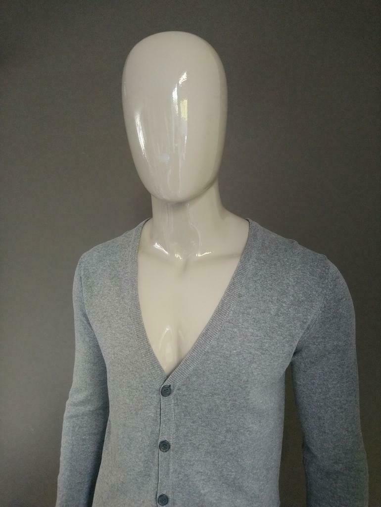 Vestimiento de H & M con botones. Color gris. Talla M