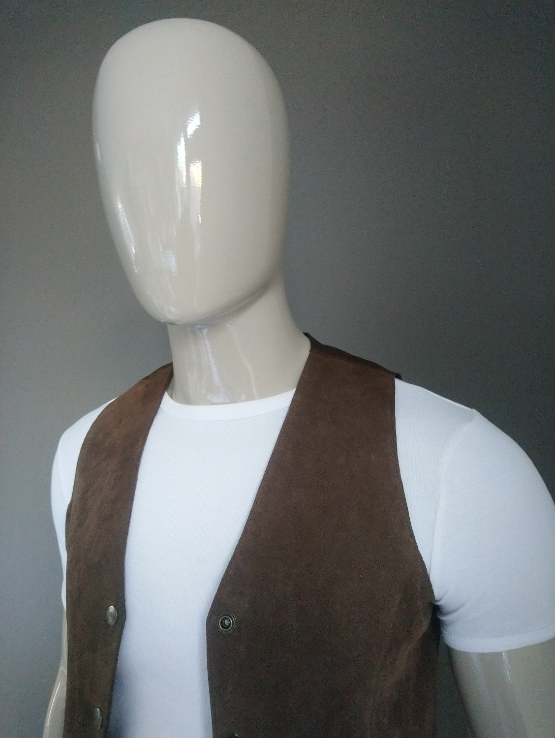 Leather waistcoat of swine leather with press studs. Brown colored. Size M.