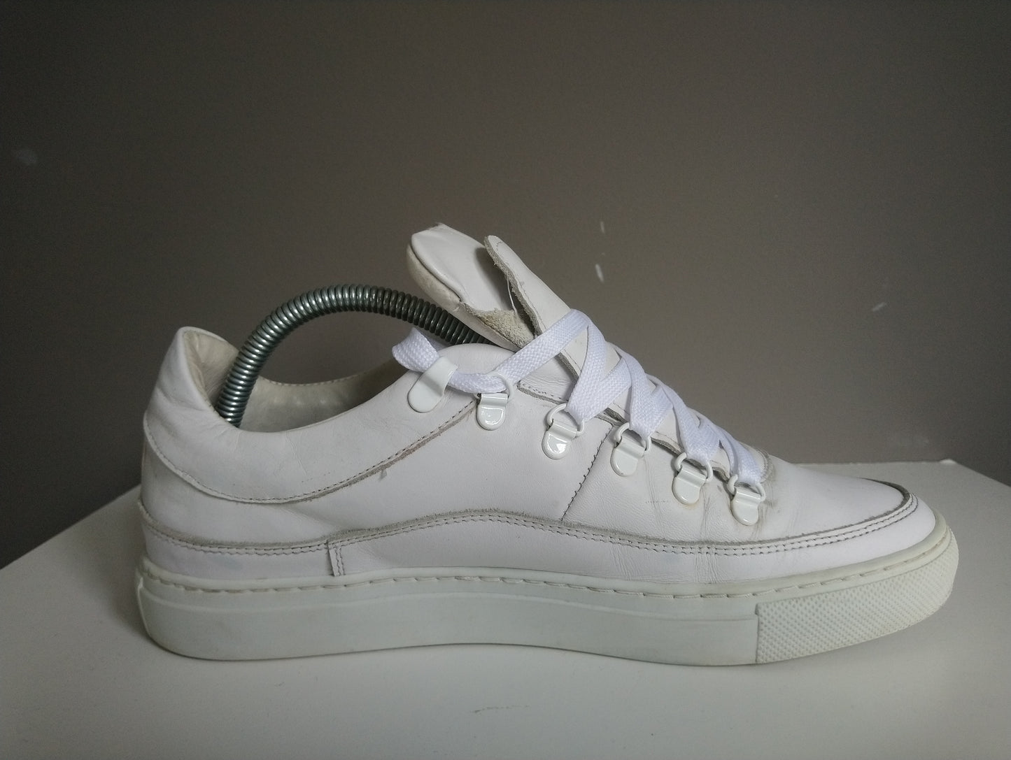 Zapatillas de deporte nubikk. Blanco coloreado. Tamaño 42. Zgan