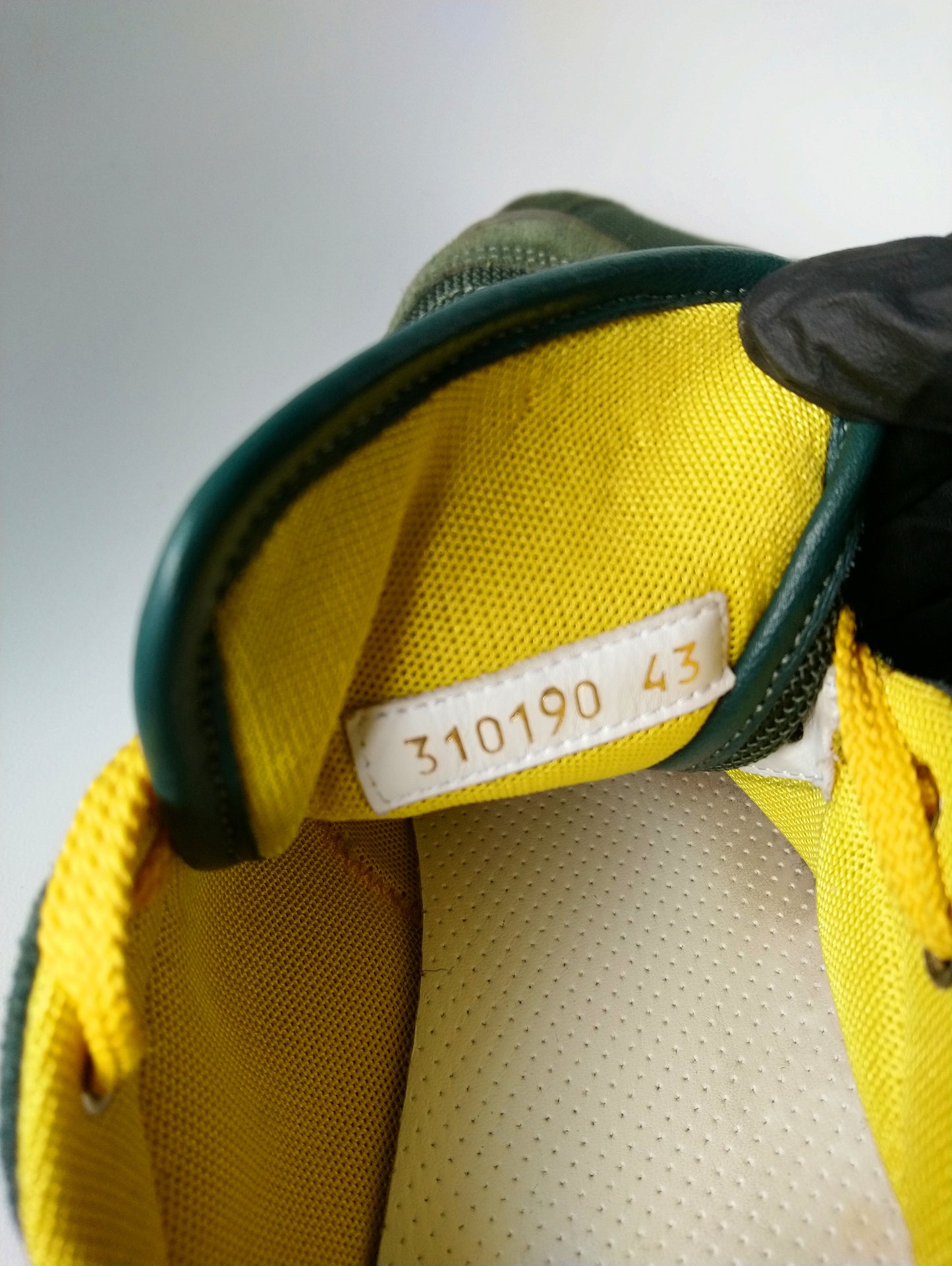 ELEA / 11TY Sneakers. Color amarillo verde oscuro de color. Tamaño 43.