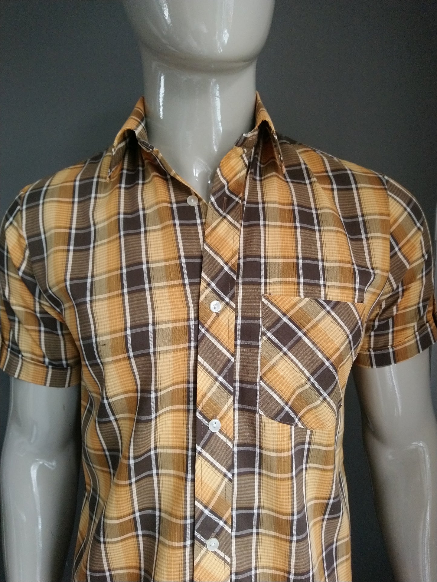 Vintage de la camisa de los 70 manga corta y cuello de punto. Marrón naranja revisado. Talla M.
