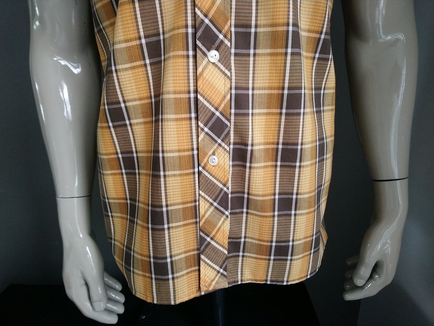 Vintage 70's sohaj shirt short sleeve and point collar. Orange brown checked. Size M.