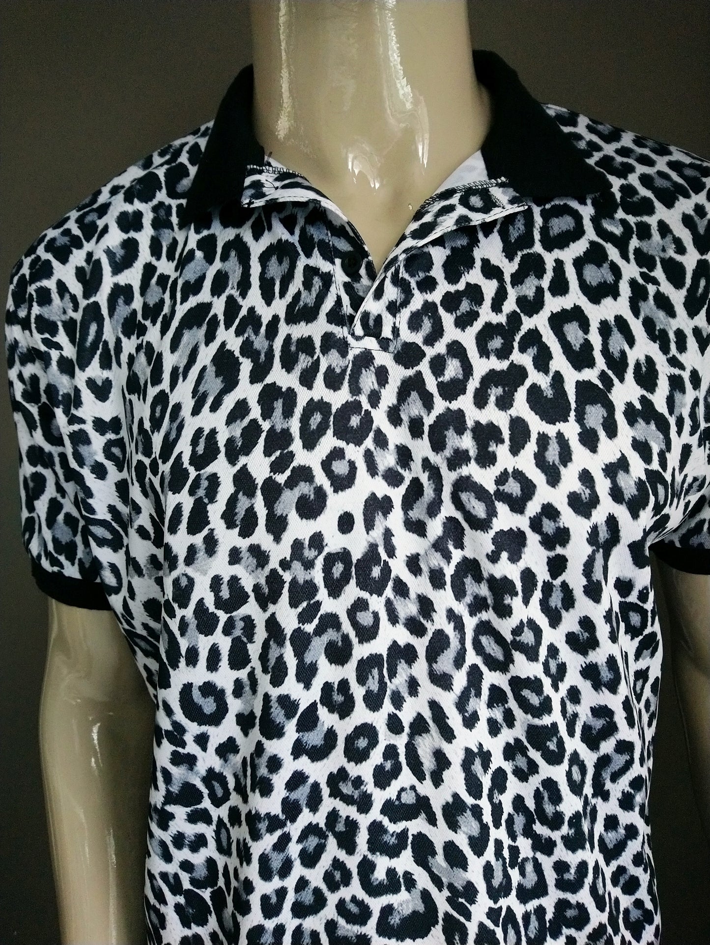 Polo with Animal Print. Gray black and white colored. Size XL.