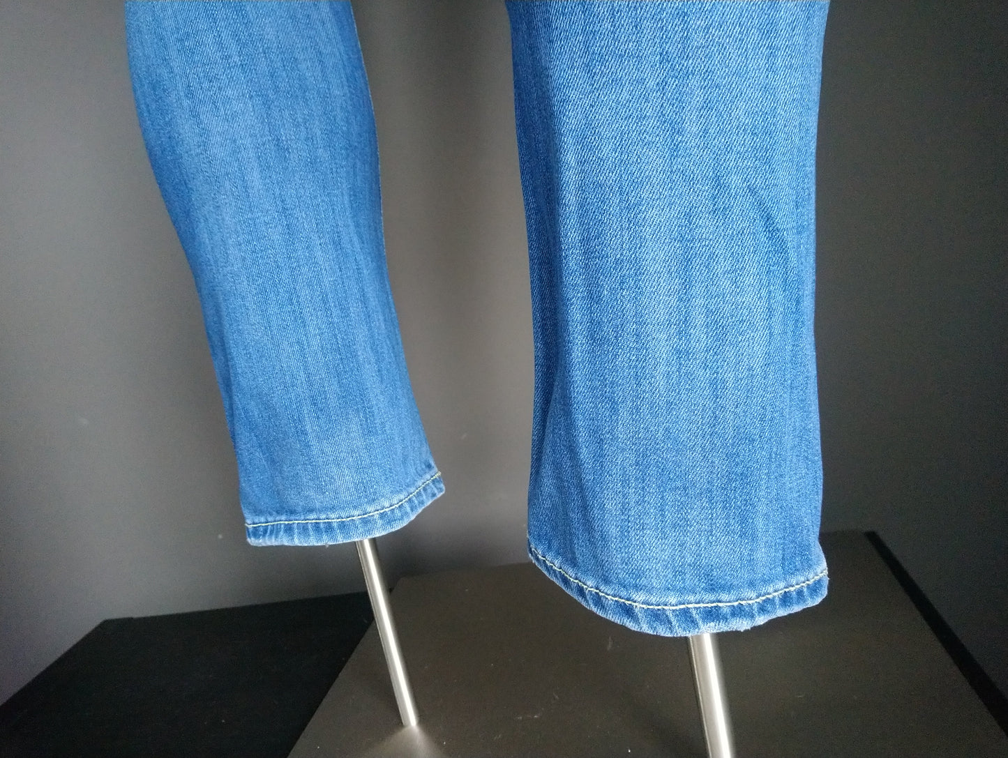 Dondup jeans. Blauw gekleurd. Maat W32 - L30. type Conway. Tappered Fit.