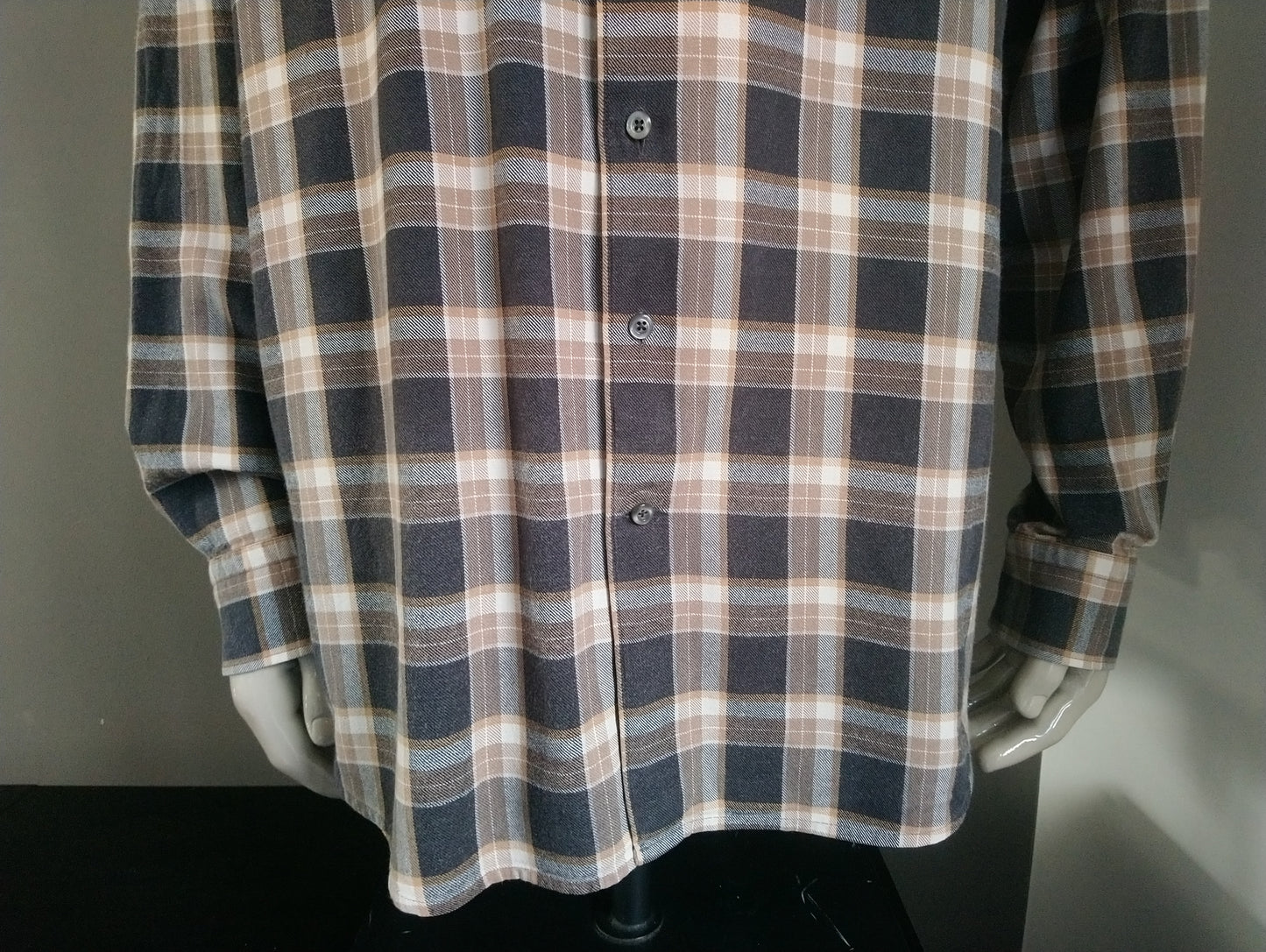 Daniel Hechter Shirt. Brown beige checkered motif. Size 2XL / XXL