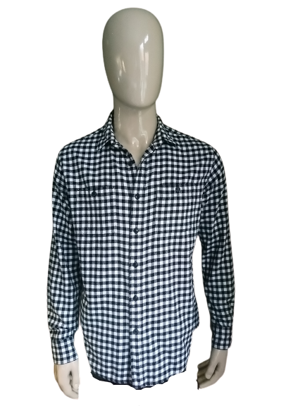 Flannel shirt. Black white checkered motif. Size L.