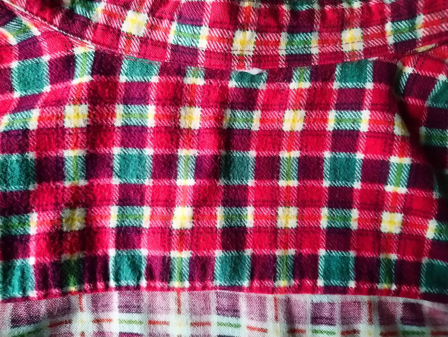 Camisa de franela de la vendimia. Abrillado verde amarillo rojo. Tamaño XL.