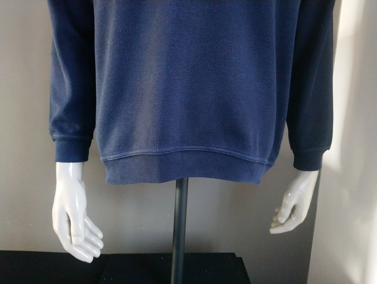 Vintage polo juice. Dark blue colored. Size S. falls wider