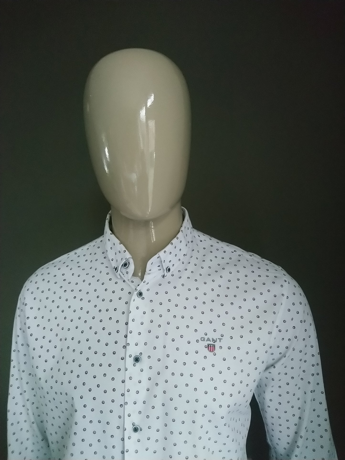 Gant shirt. Red white blue motif. Size L / XL. Falls narrow