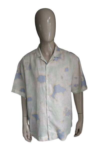 Chemise en lin H&M manches courtes. De couleur jaune bleu vert. Taille 2XL/XXL. Coupe décontractée.