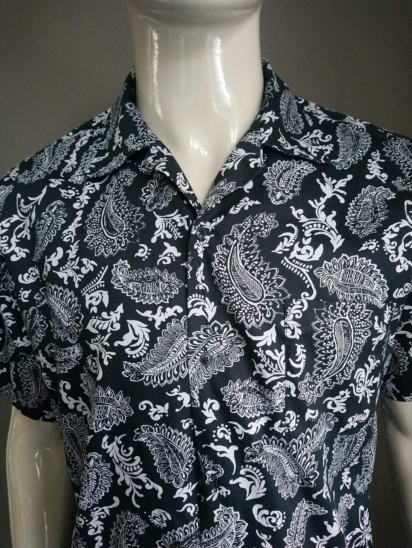 Replay print shirt short sleeve. Black and white paisley print. Size XL.