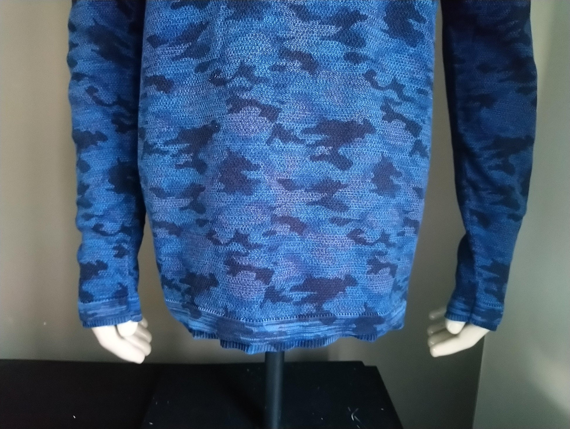 Chasin' trui. Blauwe camouflage print. Maat XL. - EcoGents