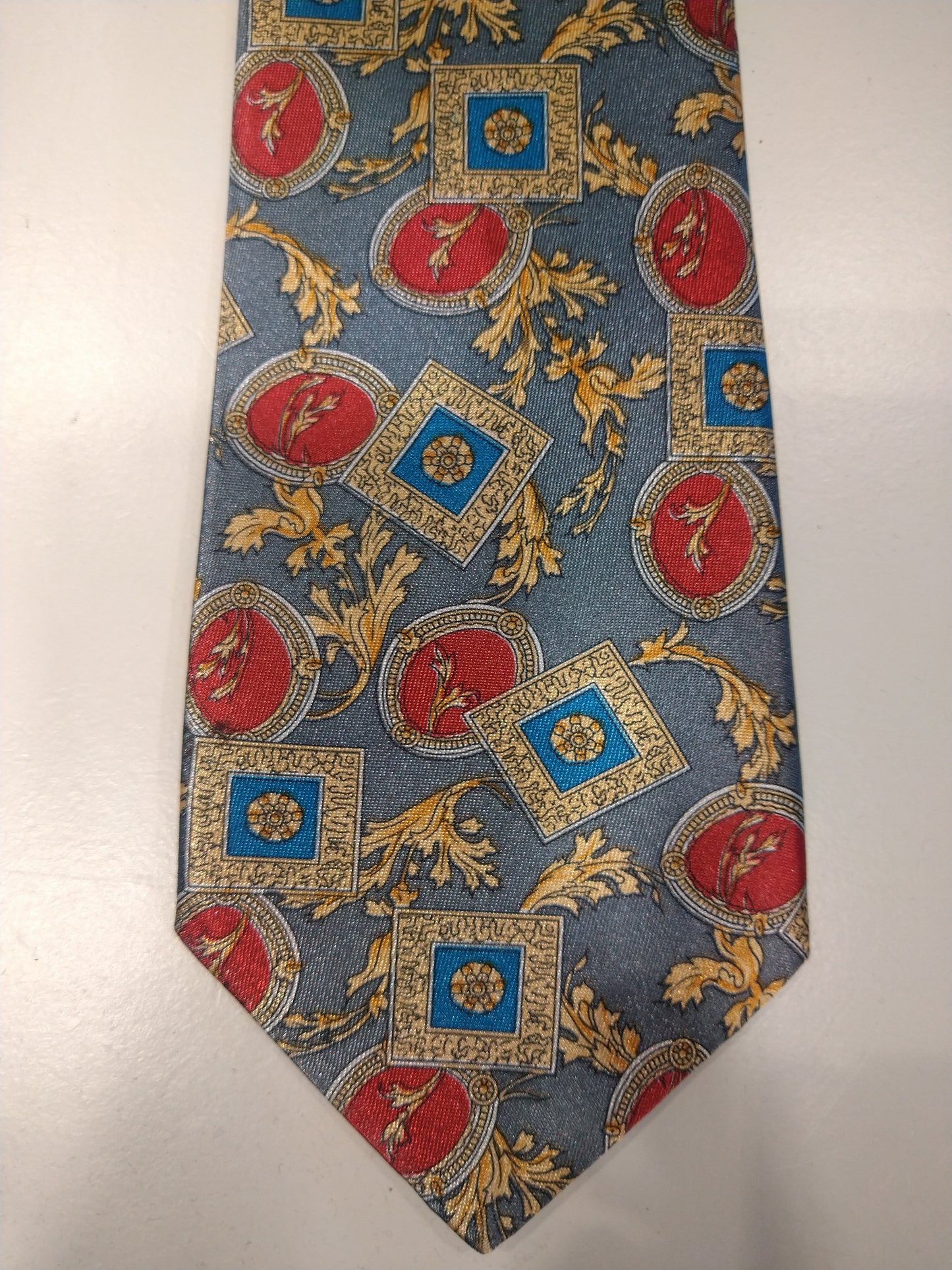 Mosart Milano Vintage Krawatte. Grau mit schönem gelbem, blauem, rotem Motiv.