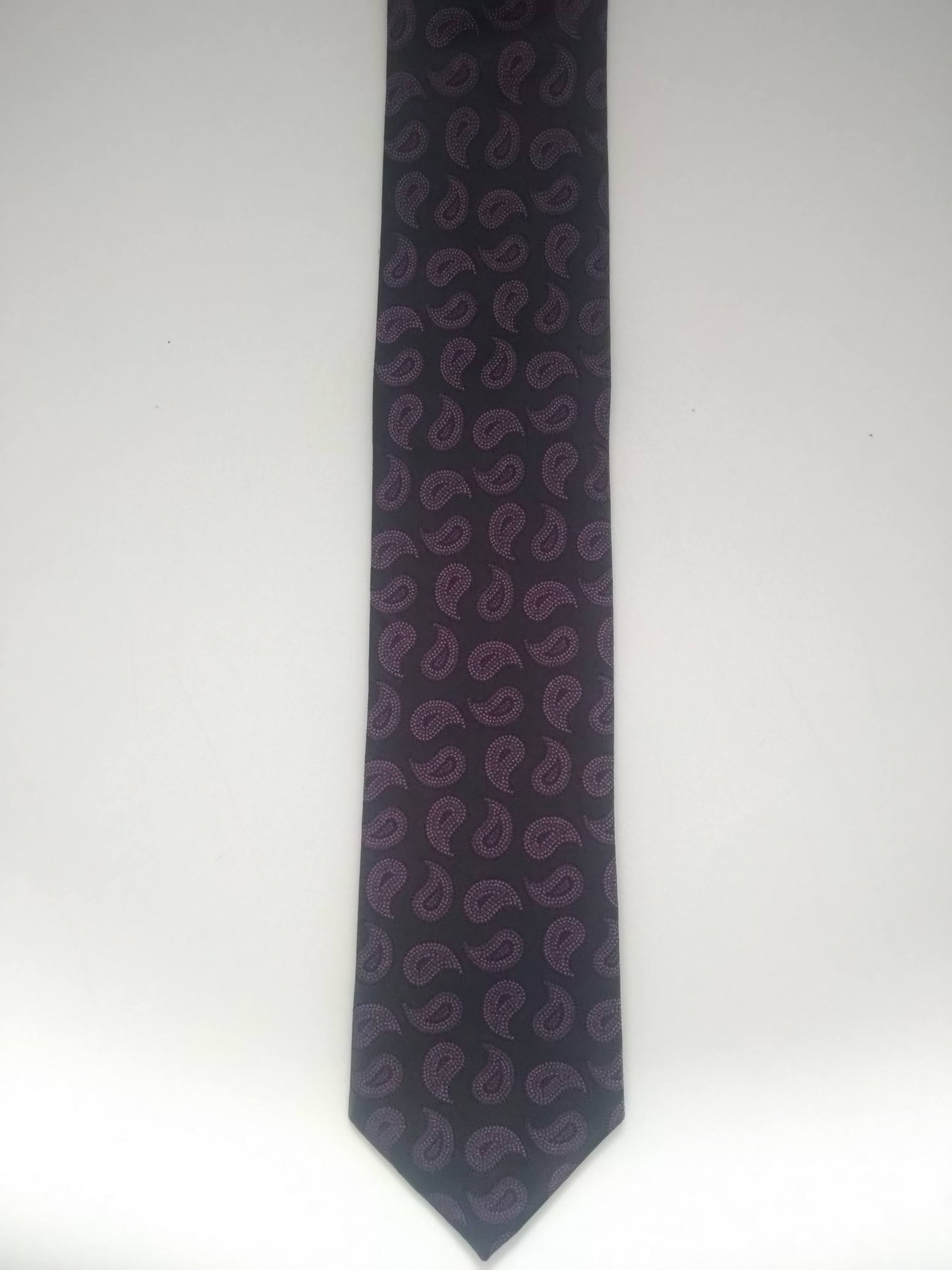 Vintage stropdas. Zwart paars motief. Zijde