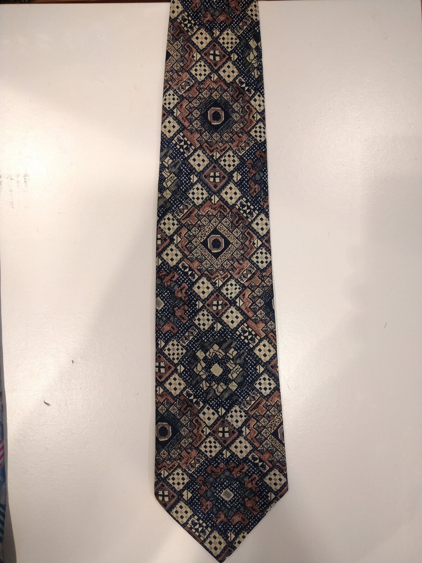 Vintage Claudy polyester tie. Nice vintage motif.