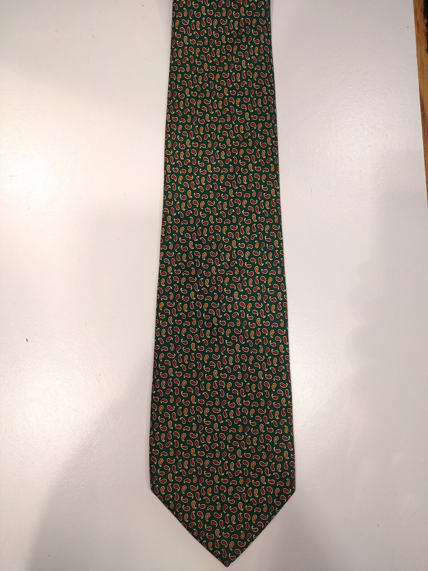 Vintage Altea Milano Silk Tie. Verde con motivos de bolas.