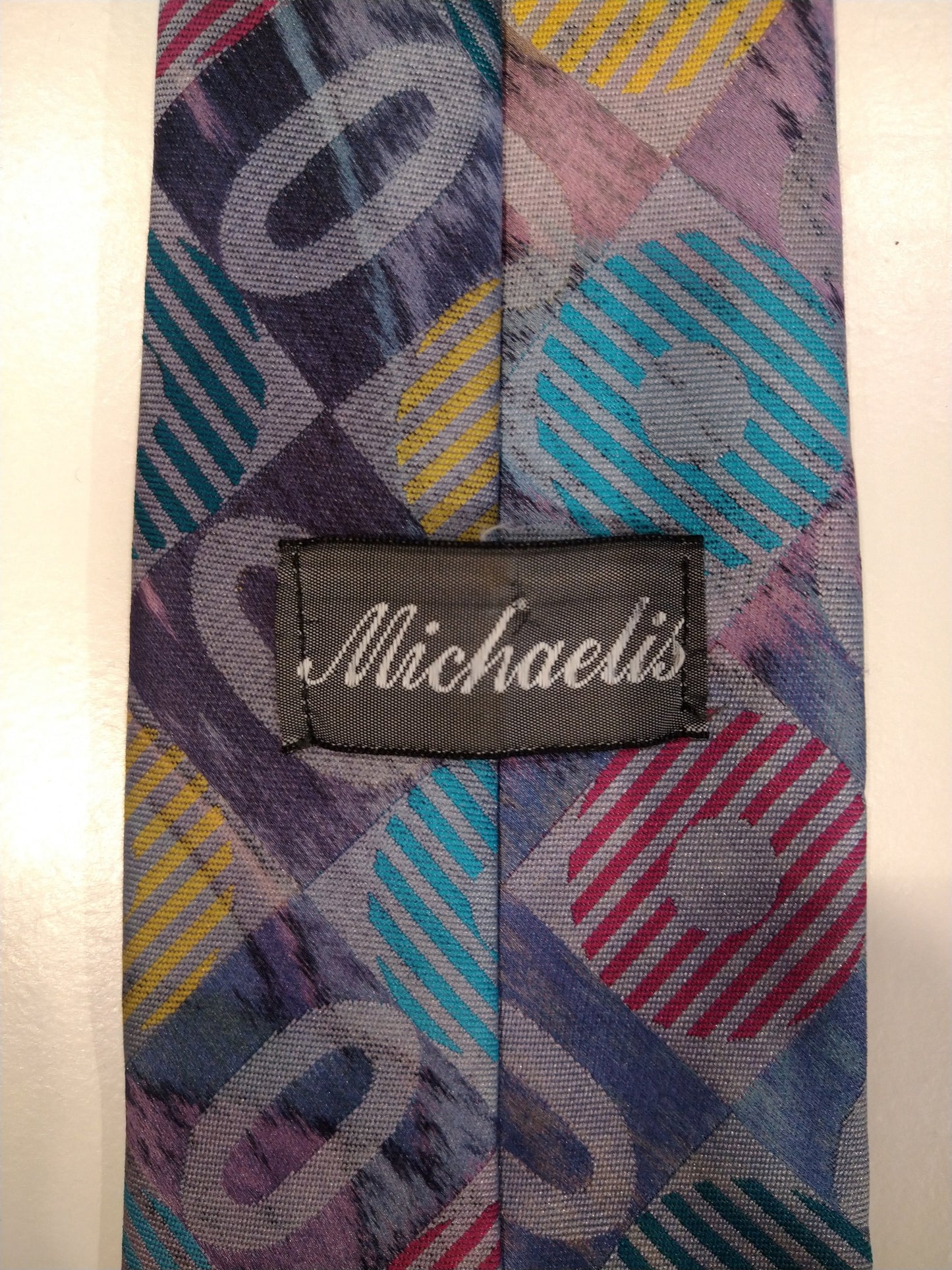 Cravatta in poliestere di Michaelis vintage. Bel motivo vintage.