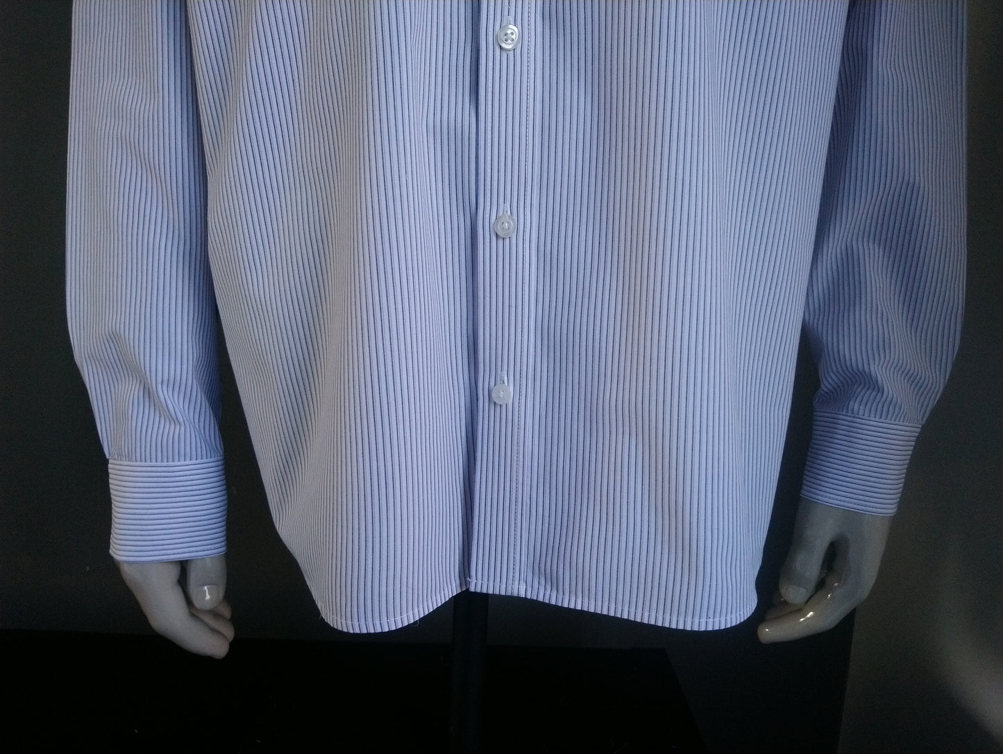Chemise à adaptation F & F. Stripe violette blanche bleue. Taille XL / XXL