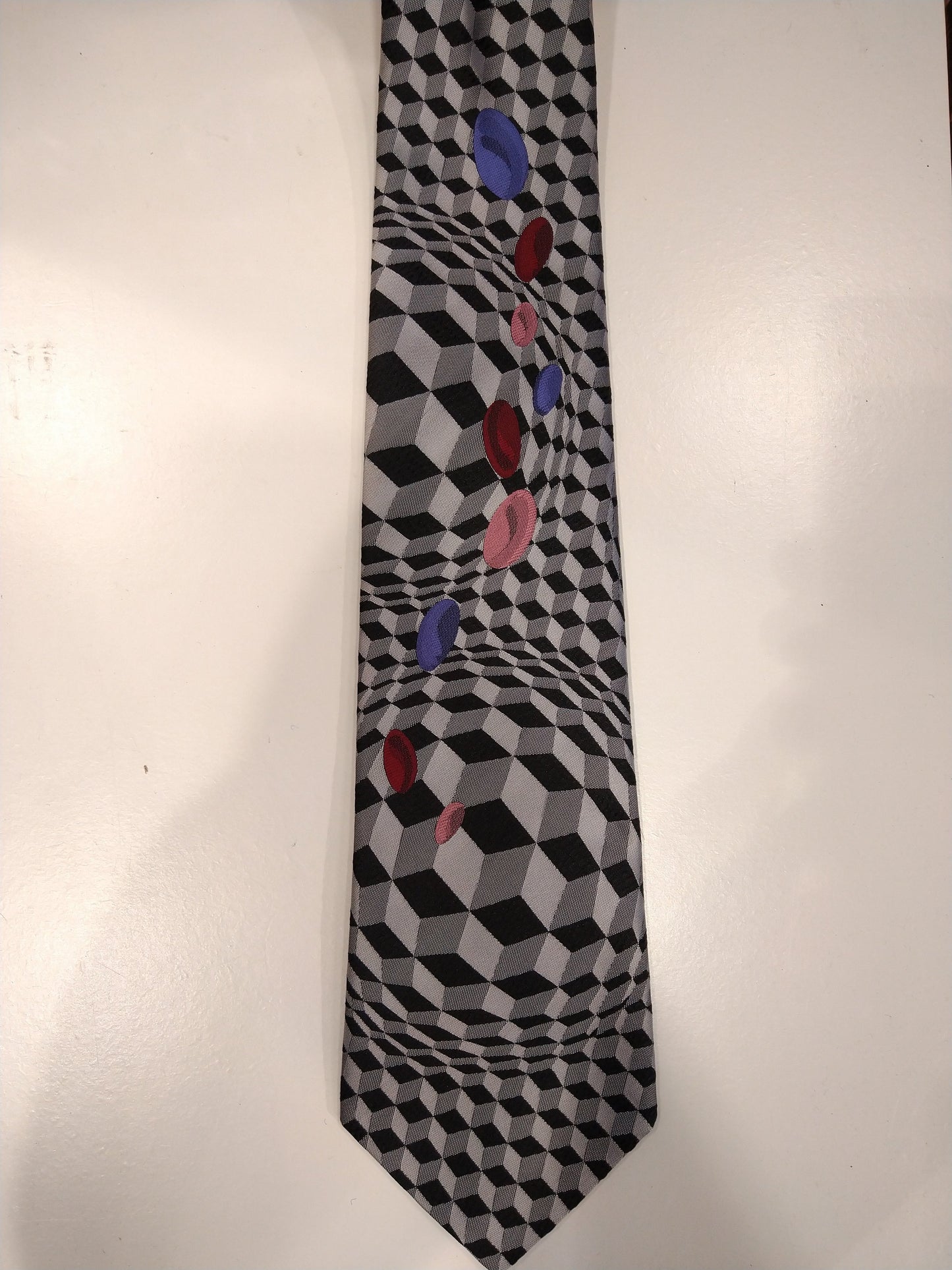 Vintage D&F polyester tie. Vintage 3D motif motif.