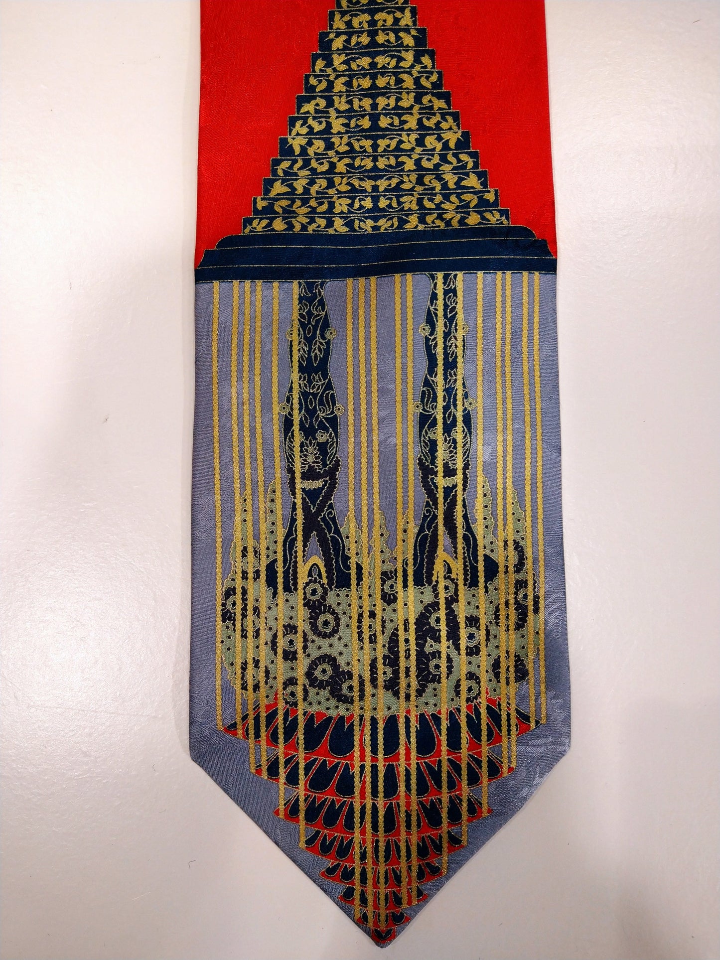 Vintage Anne Surkamp Kramer Silk Tie. Beau motif vintage.