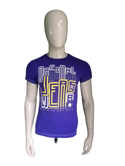Camisa Jack & Jones. Púrpura con impresión. Tamaño S.