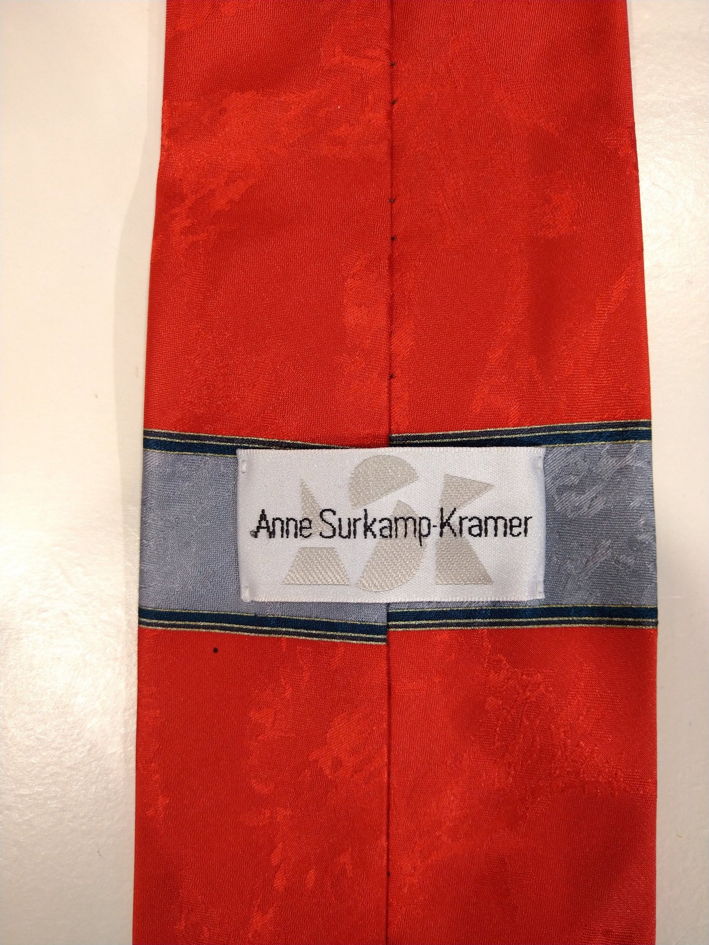 Cravatta di seta vintage Anne Surkamp Kramer. Bel motivo vintage.