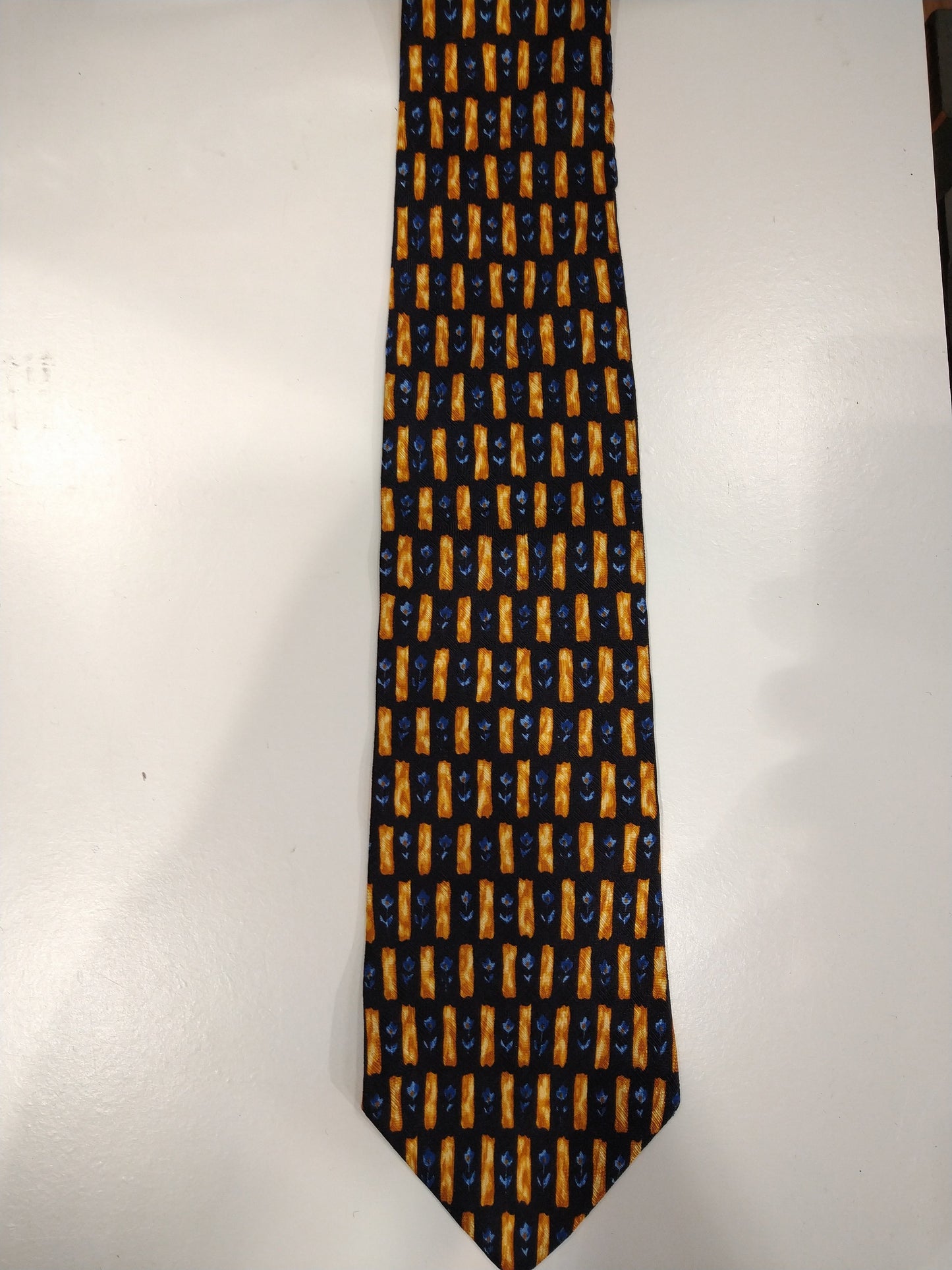 Vintage Hugo Boss zijde stropdas. Blauw / zwart / geel motief.