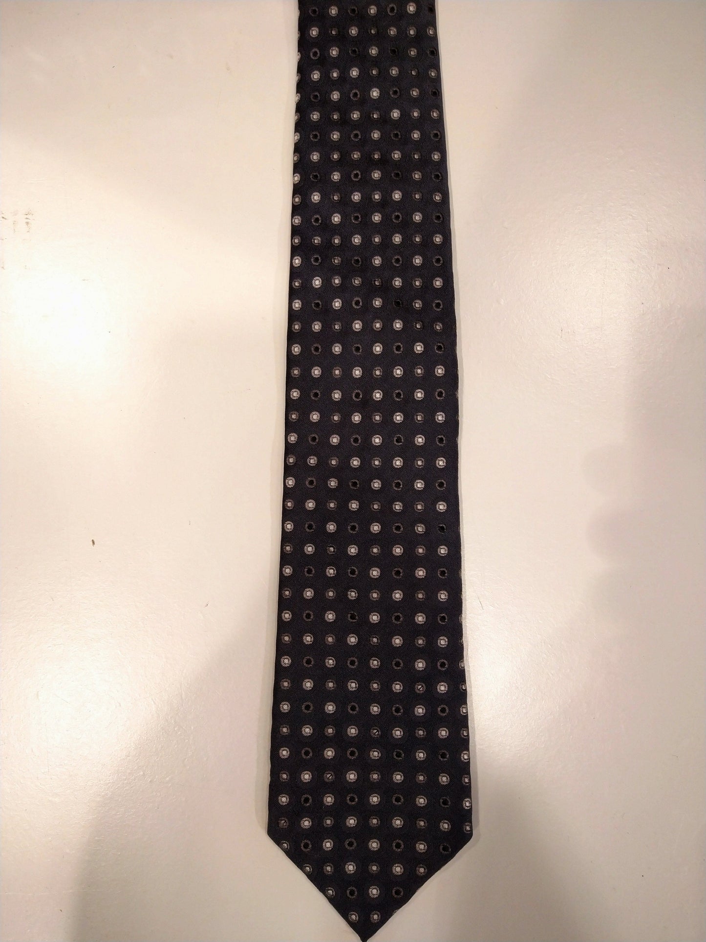 Profuomo zijde stropdas. Grijs met wit / zwart bolletjes motief.