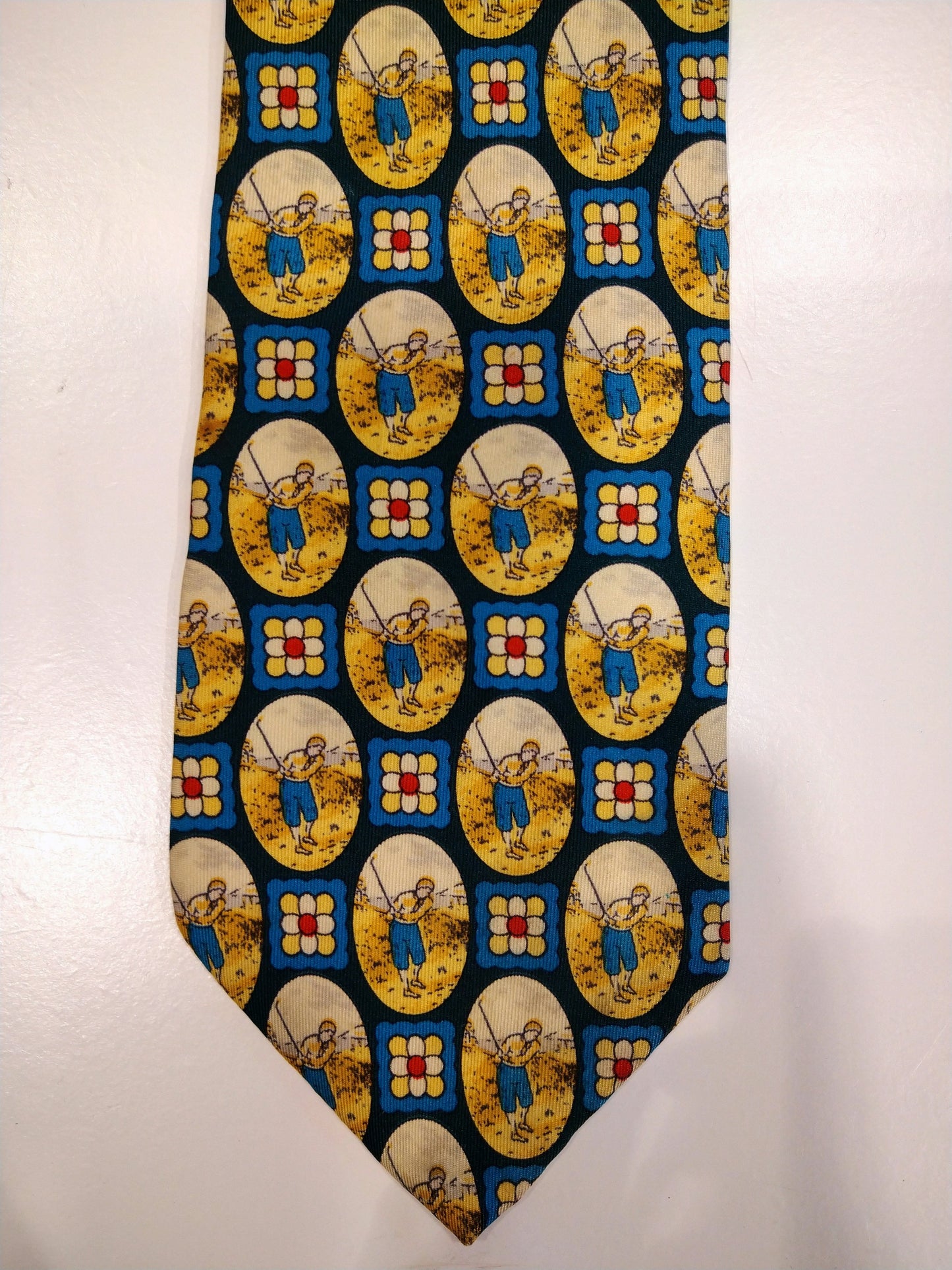 Vintage zijden stropdas. Mooi vintage golfer motief.