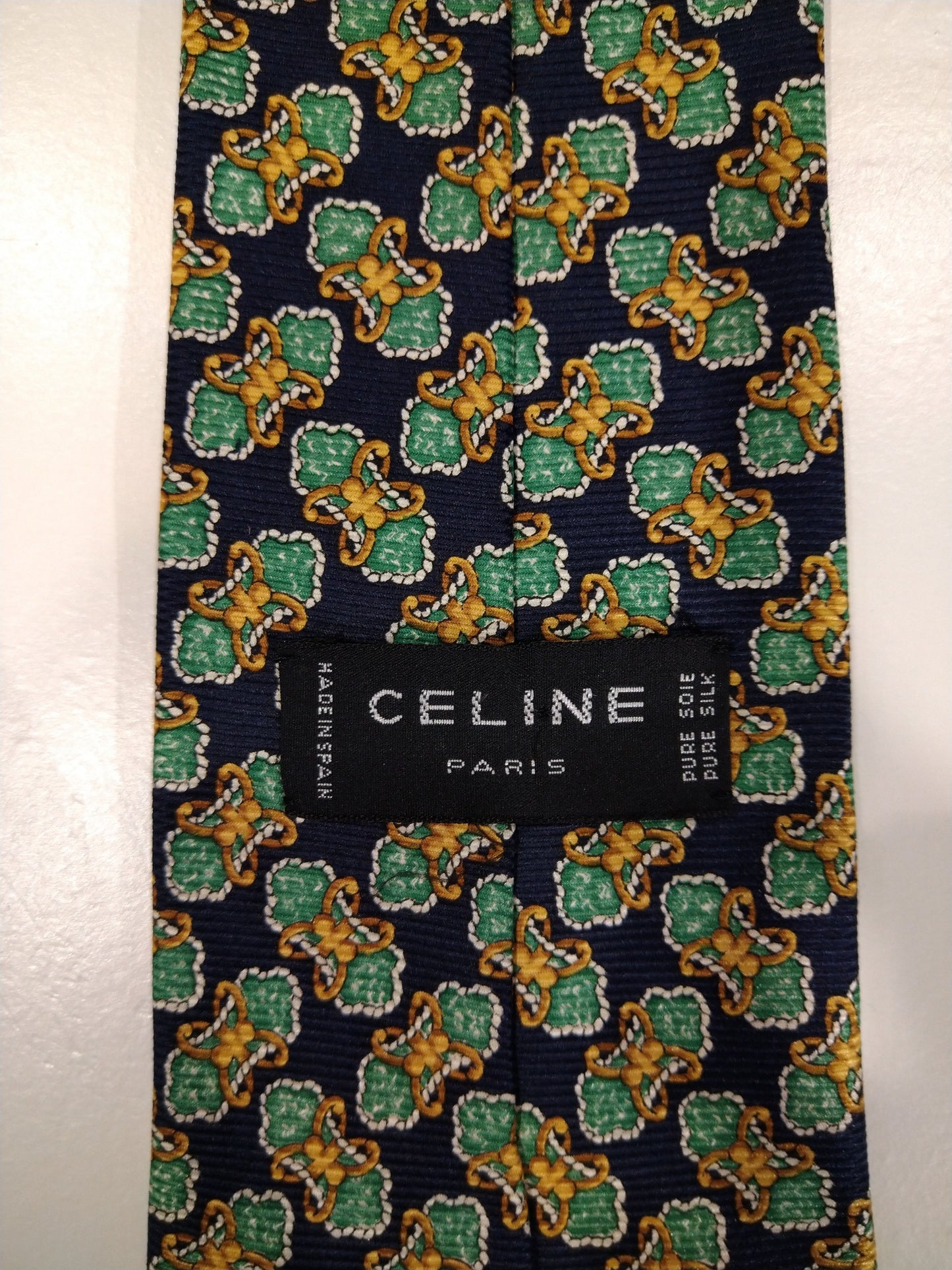 Celine Paris zijde stropdas. Groen blauw geel motief.