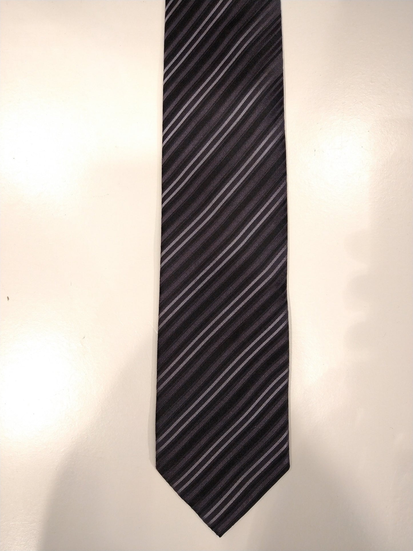 Silk tie. Black and white striped motif