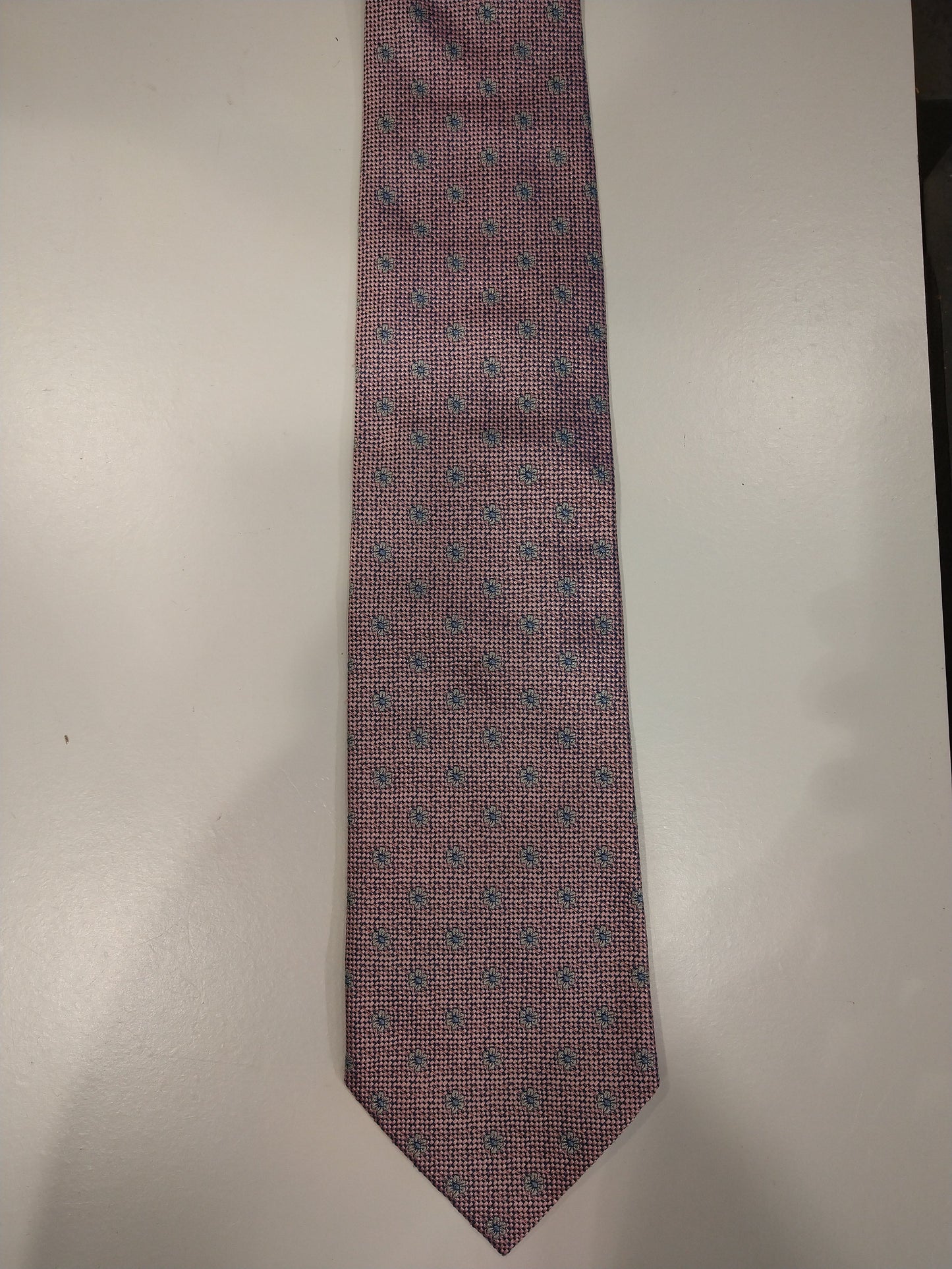 Cravatta faconnabile. Motivo rosa lucido
