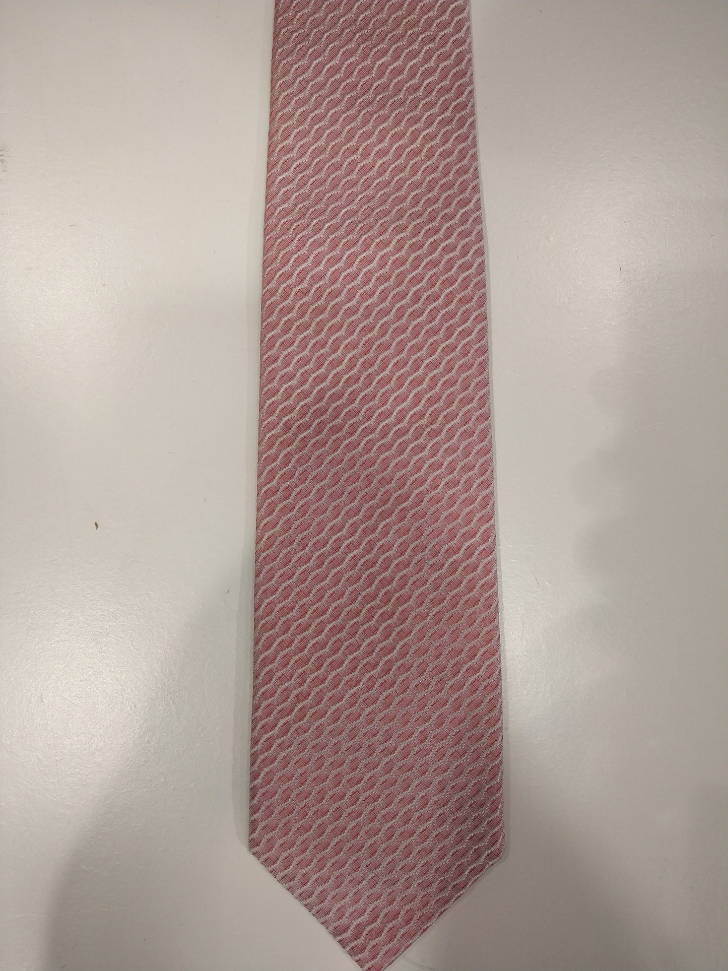 Canda silk tie. Pink white motif.