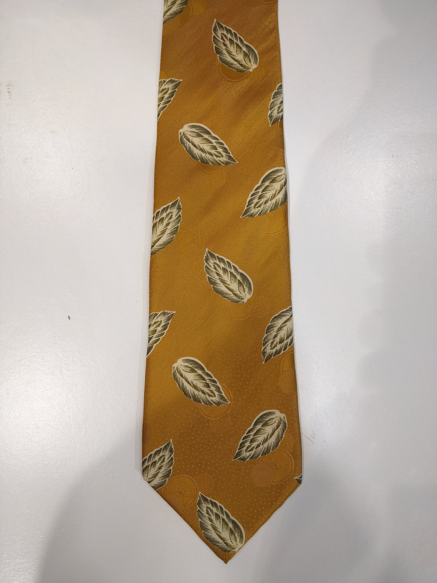 Altea Milano silk tie. Gold yellow motif.