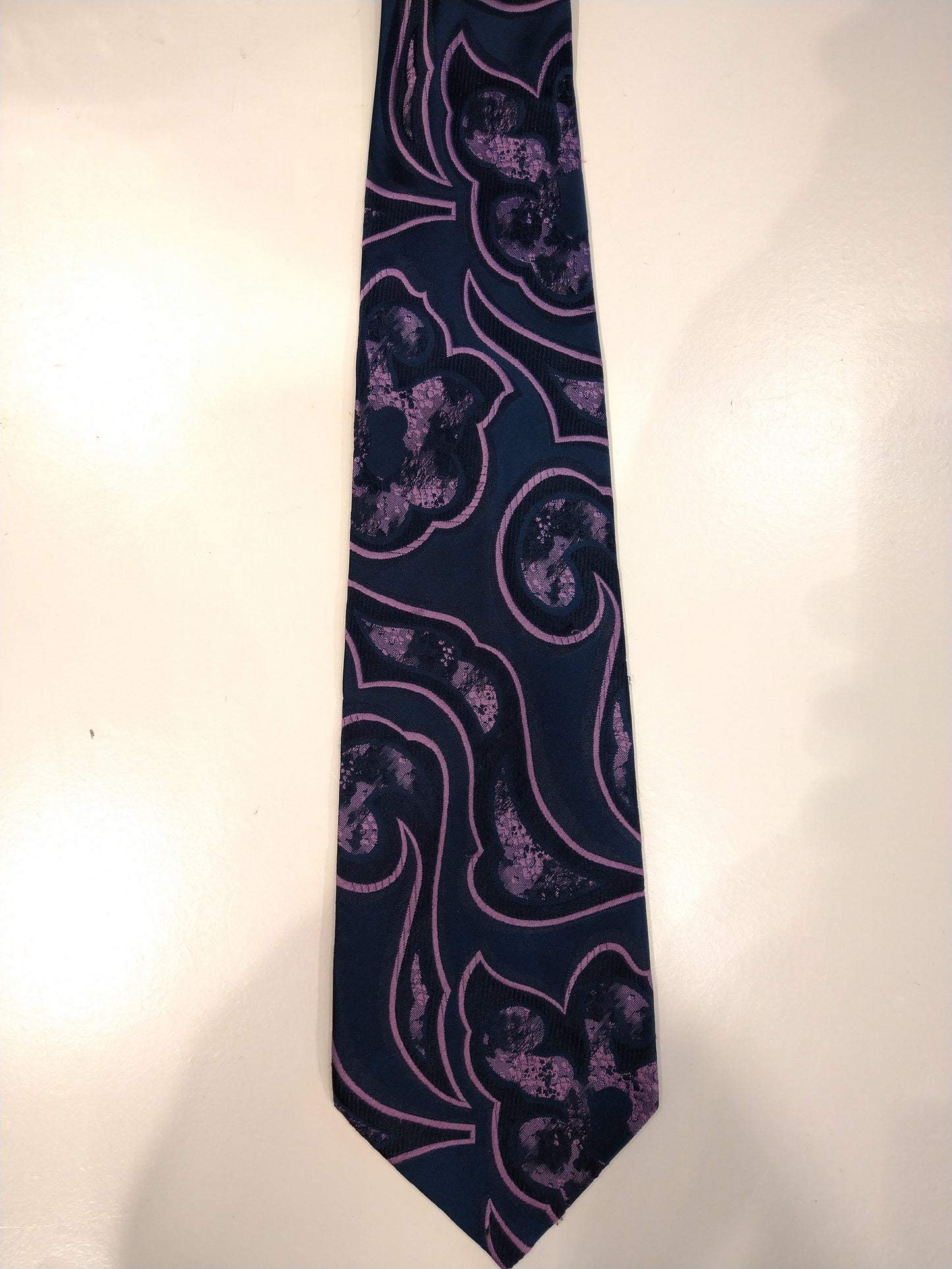 Commodore polyester tie. Purple blue motif.