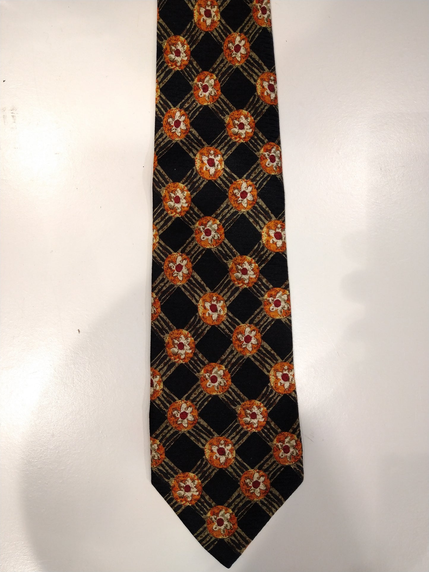 Corbata de seda. Motivo de naranja negra.