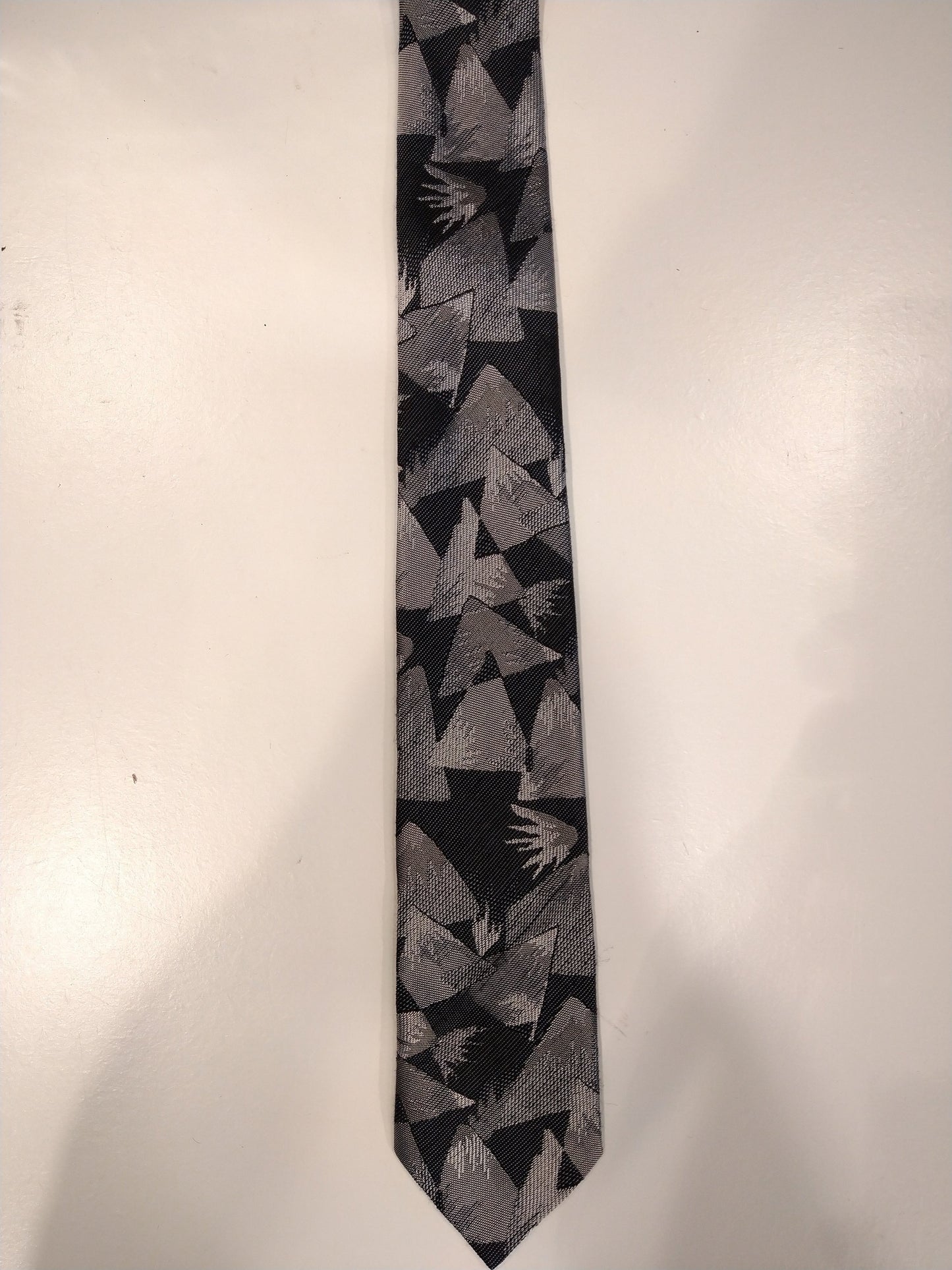 Vintage skat extra narrow tie. Black gray motif.