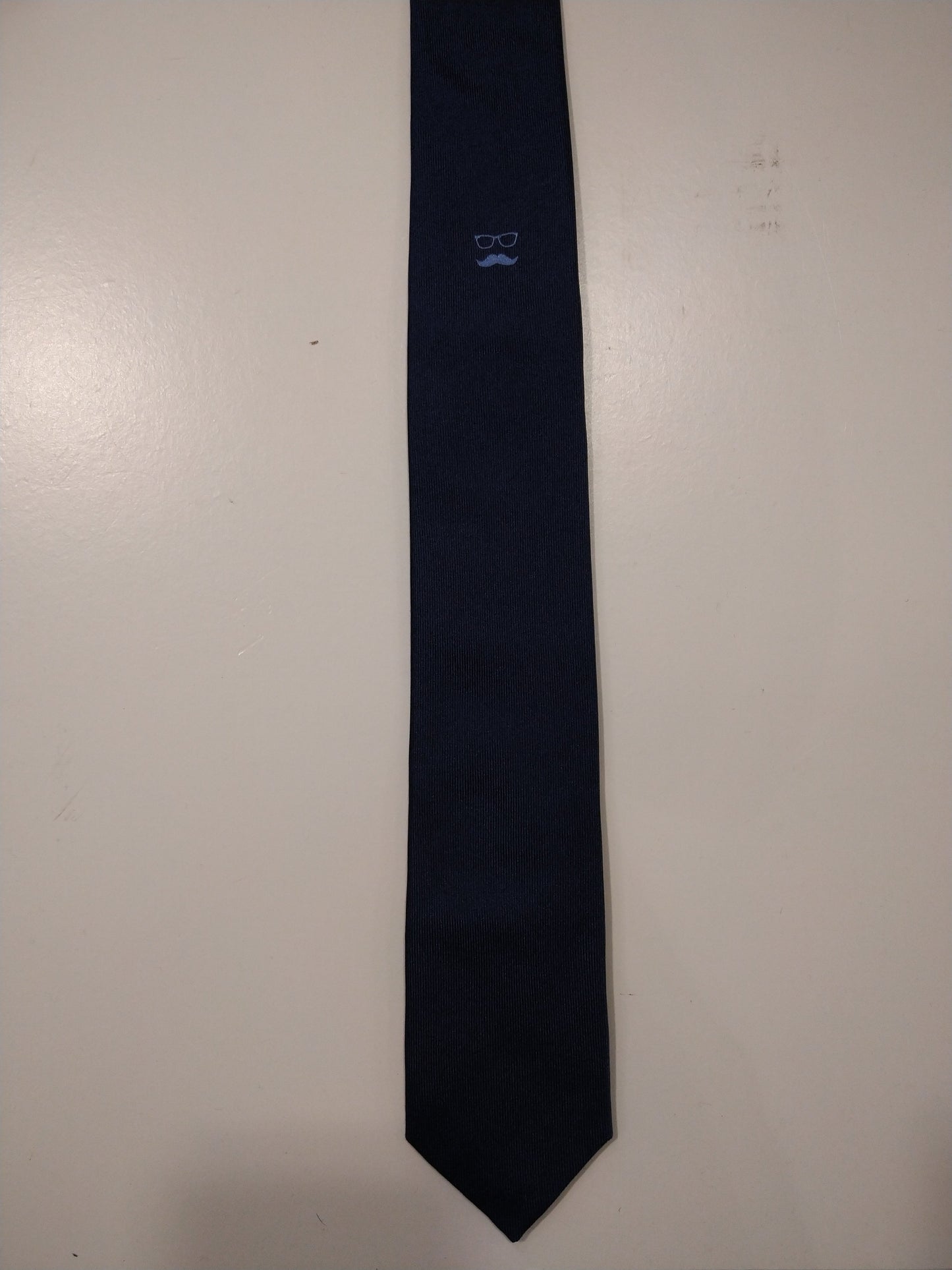 Sept cadran à cravate étroite en soie de Londres. Bleu