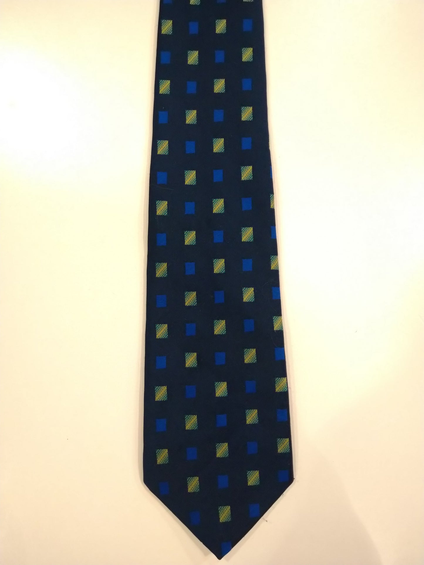 Paolo Vincente polyester tie. Blue green motif.