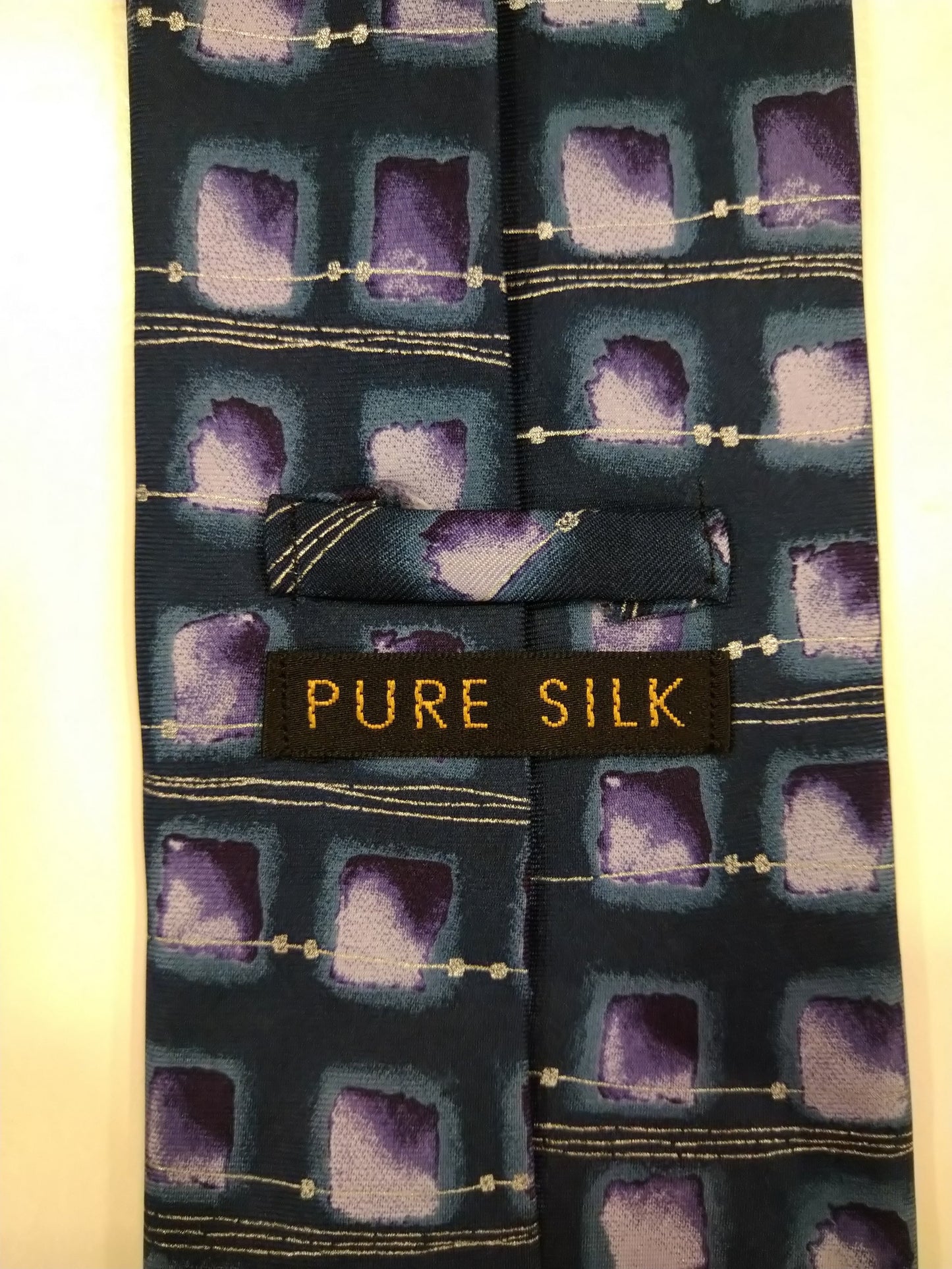 San Miguel por Marks & Spencer Silk Tie. Motif púrpura azul.